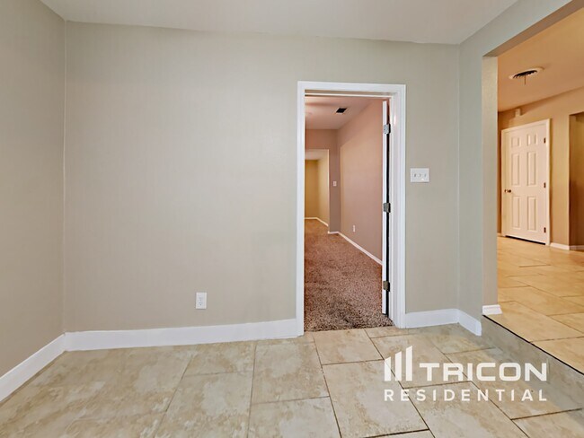 Building Photo - 350 Lemur Dr