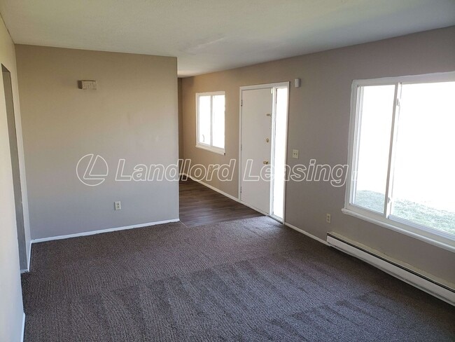 Foto del edificio - Well-Maintained 3-Bedroom Ranch with Updated Flooring