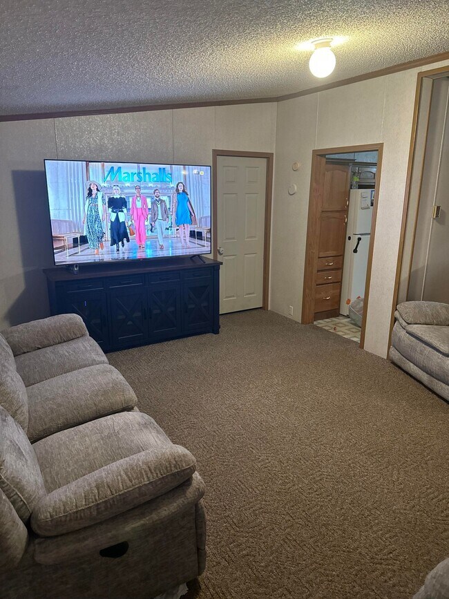 Foto del edificio - 800 Lang Farm Rd