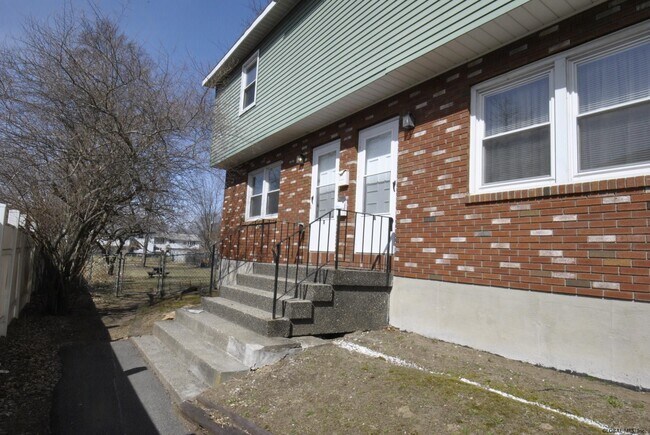 Building Photo - 60 McNutt Ave
