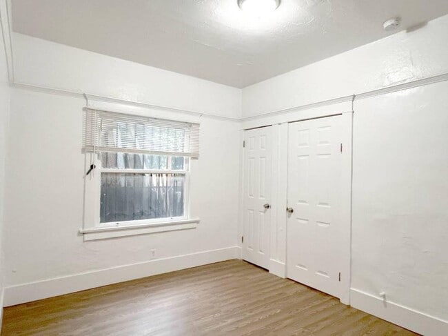 Foto del edificio - 2.0 bedroom in Los Angeles California 90037