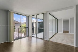 Building Photo - 501 SW 11th Pl Building Photo - 501 SW 11th Pl