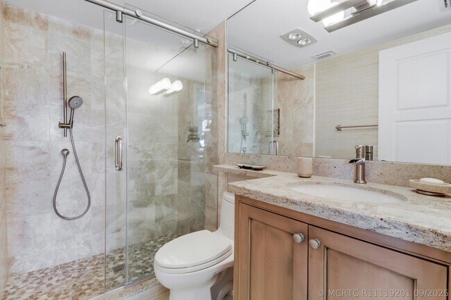 Foto del edificio - 375 S Beach Rd