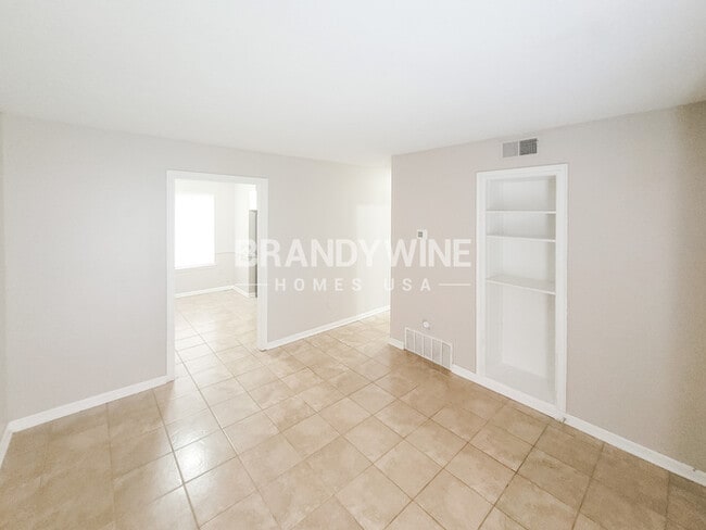 Building Photo - 4534 Valley Stream Dr