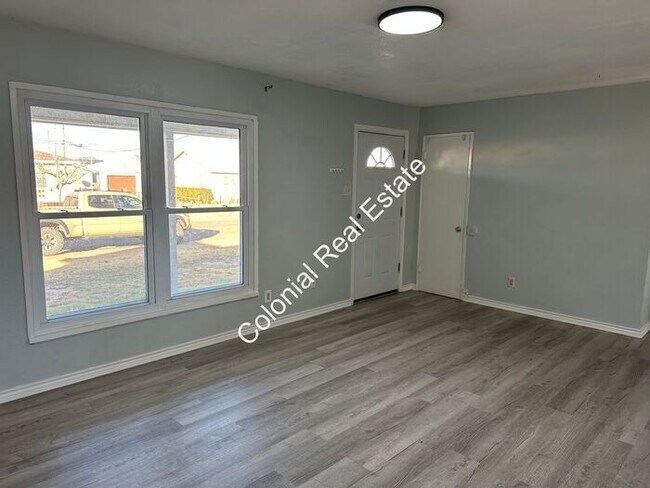 Foto del edificio - Come see this updated and spacious 3 bedro...