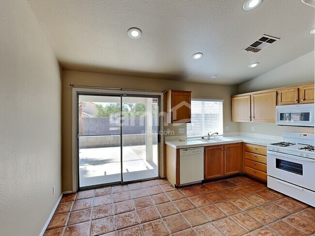 Foto del edificio - 117 Windy Creek Ave