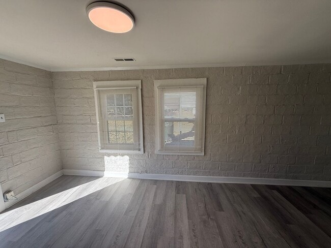 Building Photo - One bedroom, 1 bath house in Mebane