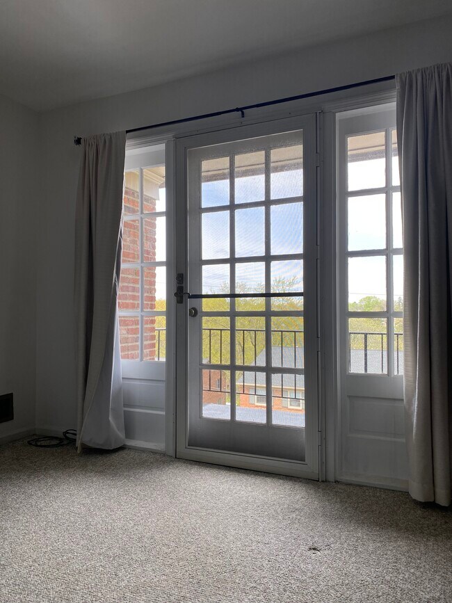 Foto del edificio - 1060 Chatham Park Dr