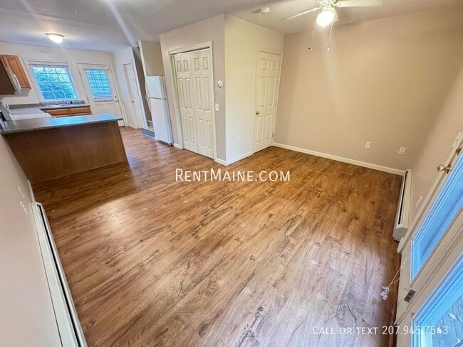 Building Photo - 5 River Village Dr