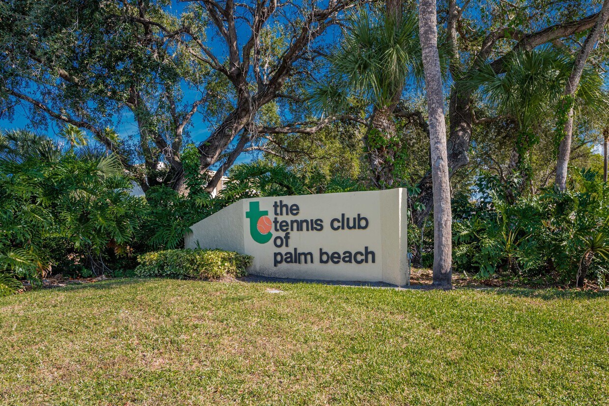 Primary Photo - 2828 Tennis Club Dr