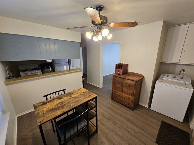 Foto del edificio - 7023 Greenberry Dr