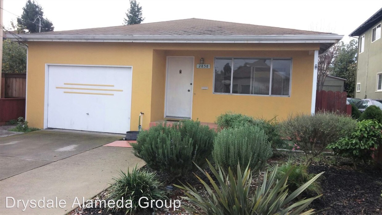 Foto principal - 3 br, 2 bath House - 2838 Washington