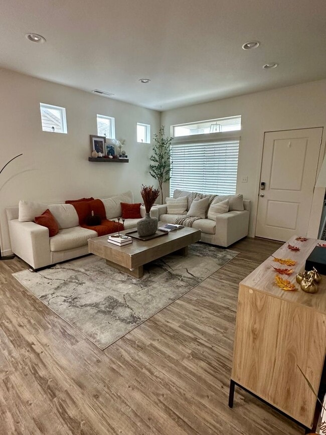 Building Photo - GORGEOUS HOME IN HIGHLY DESIRABLE BANNING LEWIS RANCH - Security Deposit Waiver Available