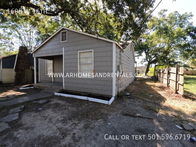 Foto del edificio - 1608 W 16th | $725 | 2 beds, 1 full bath