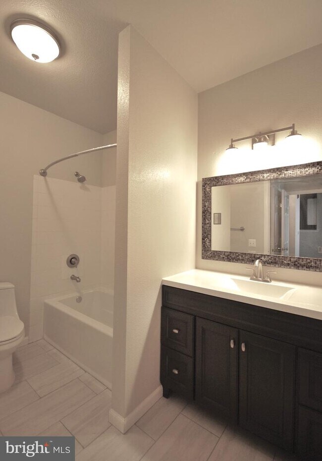 Foto del edificio - 1591 Spring Gate Dr.