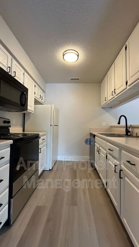 Building Photo - 2350 N 44th St
