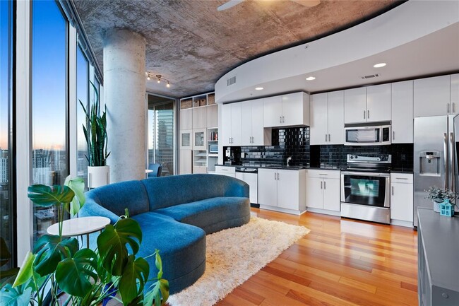 Building Photo - 360 Nueces St
