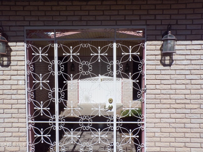 Building Photo - 4820 Louisiana St