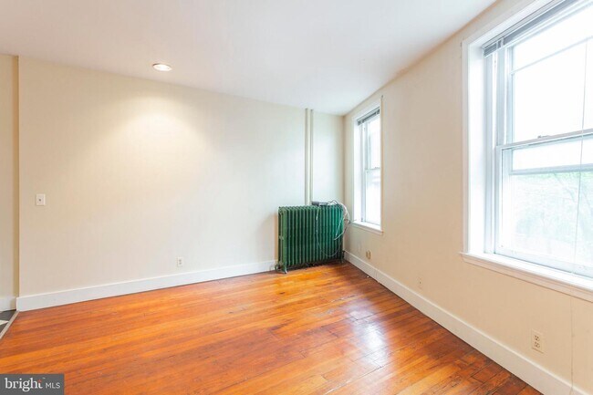 Building Photo - 918 E Passyunk Ave