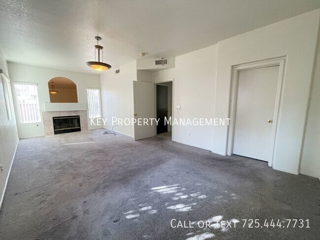 Foto del edificio - BEAUTIFUL 2 BED, 2 BATH TOWNHOME IN GATED ...