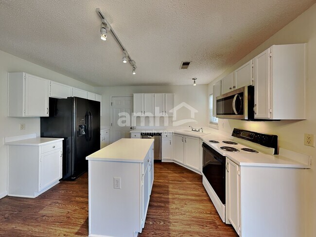 Foto del edificio - 8027 Trotter Rd