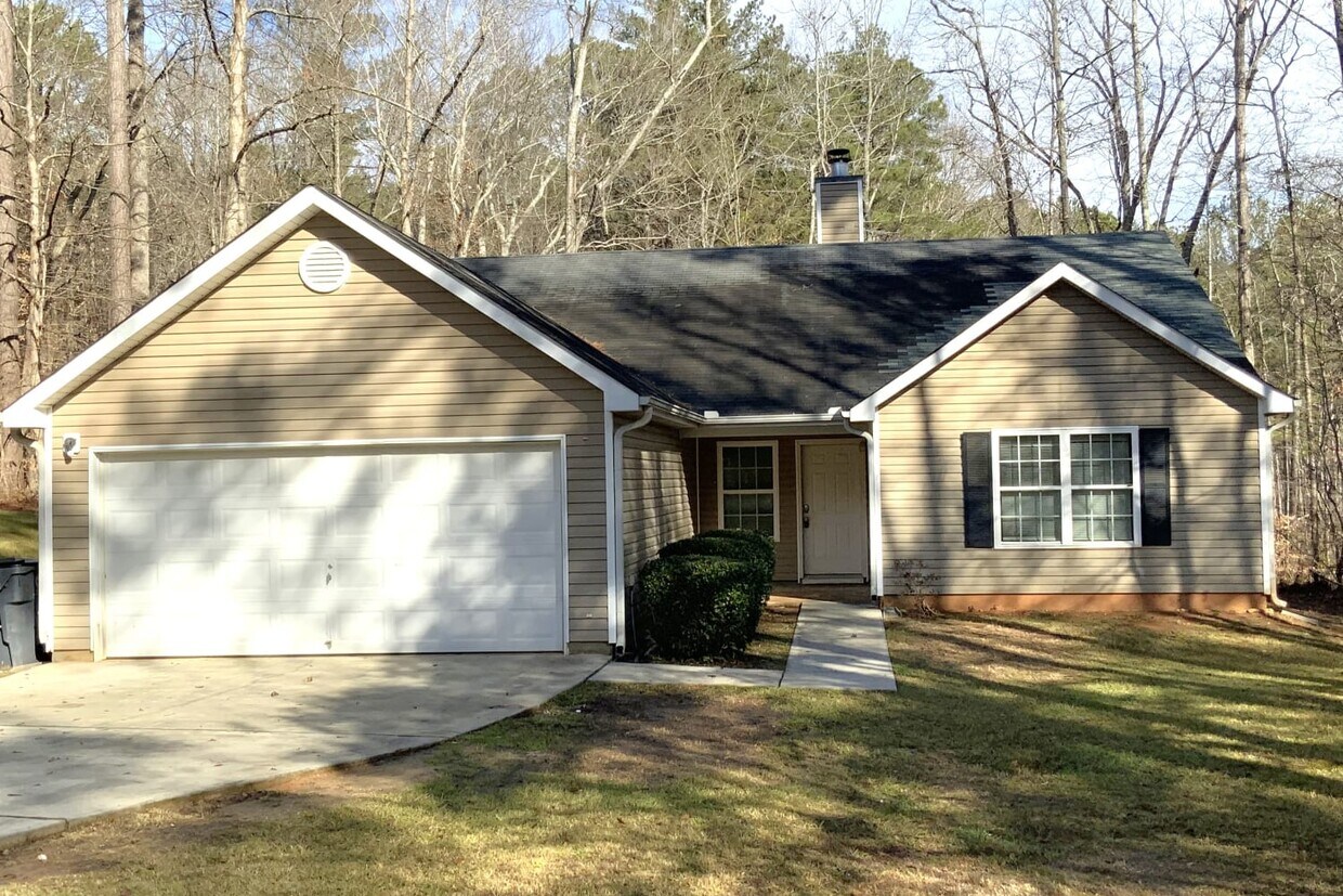 215 Felton Dr House Rental in Fayetteville, GA