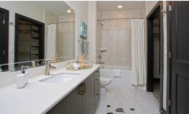 Foto del edificio - 800 Juniper St NE