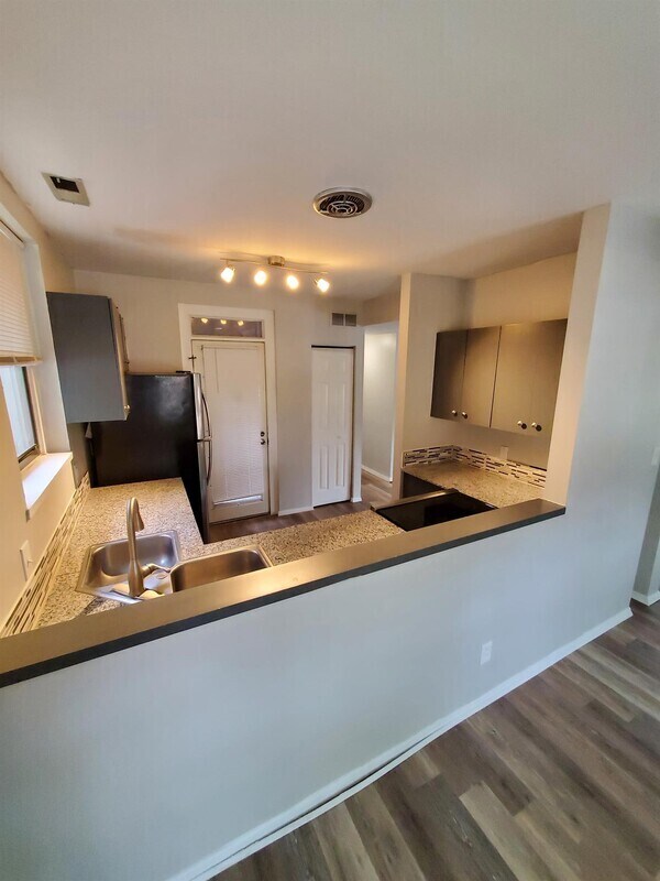 Foto del edificio - 5050 Washington Pl