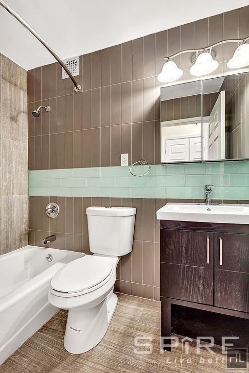 Foto del edificio - 737-710 10th Ave