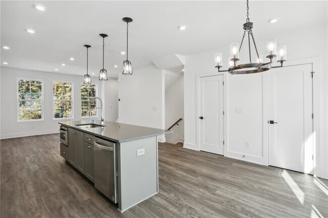 Building Photo - 1842 Gotham Ln NE