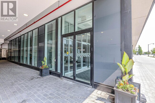 Photo du bâtiment - 2481 Taunton Rd