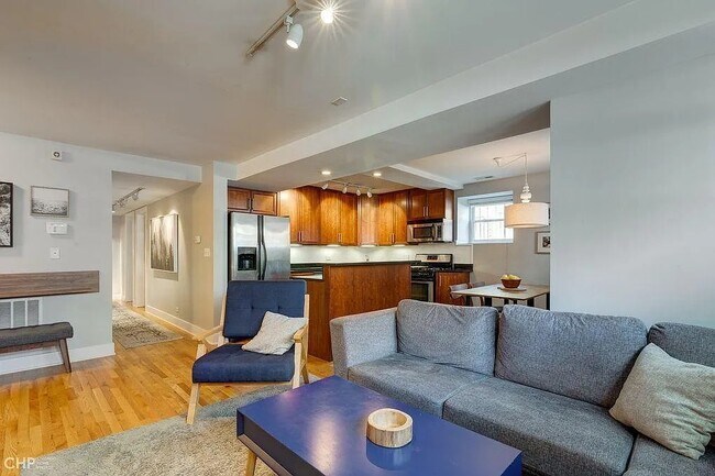 Foto del edificio - 3424 N Racine Ave