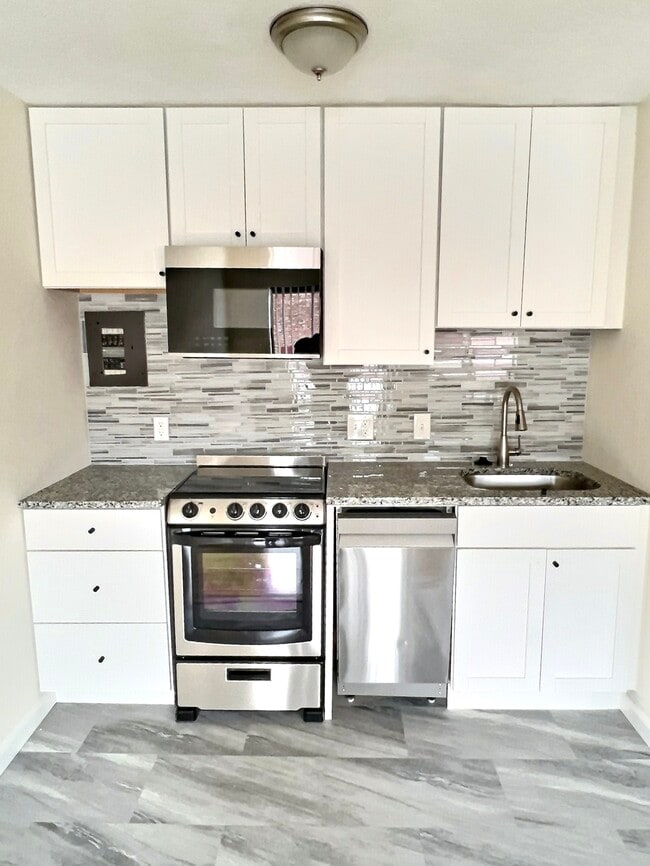 Building Photo - 1039 Commonwealth Ave