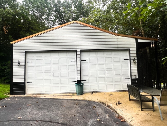 Building Photo - 159 Briggs Hill Rd