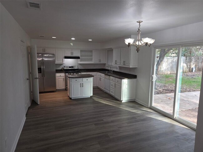 Building Photo - 9019 Texas Sun Dr