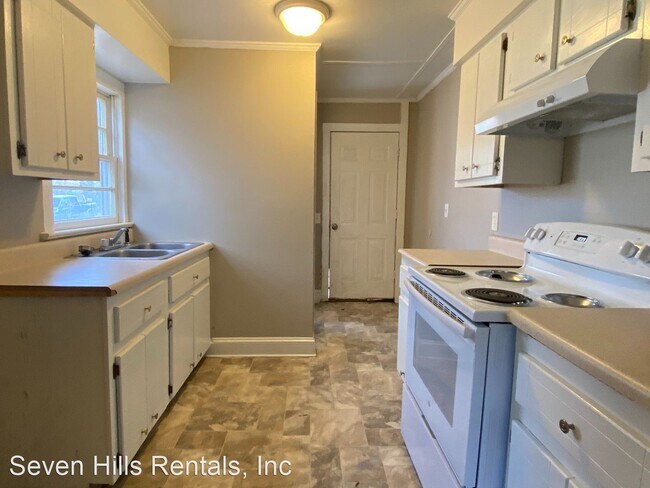 Building Photo - 3 br, 1 bath House - 32 Ross Street