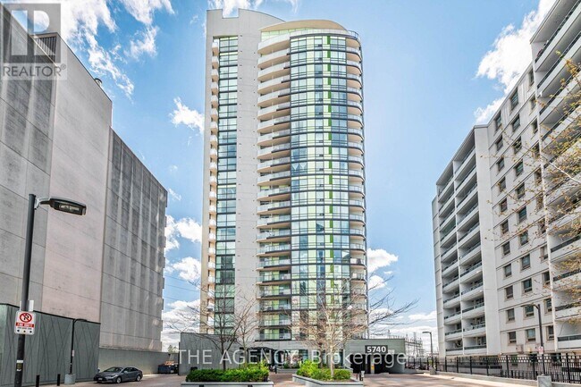 Building Photo - 5740-5740 Yonge St