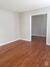 Building Photo - 1604 Sessions St