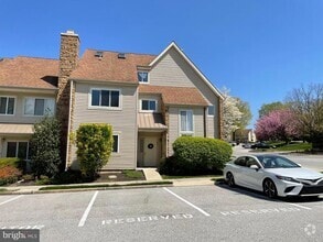 Building Photo - 245 Carriage Ct