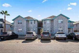 Building Photo - 1802 Oasis Dr