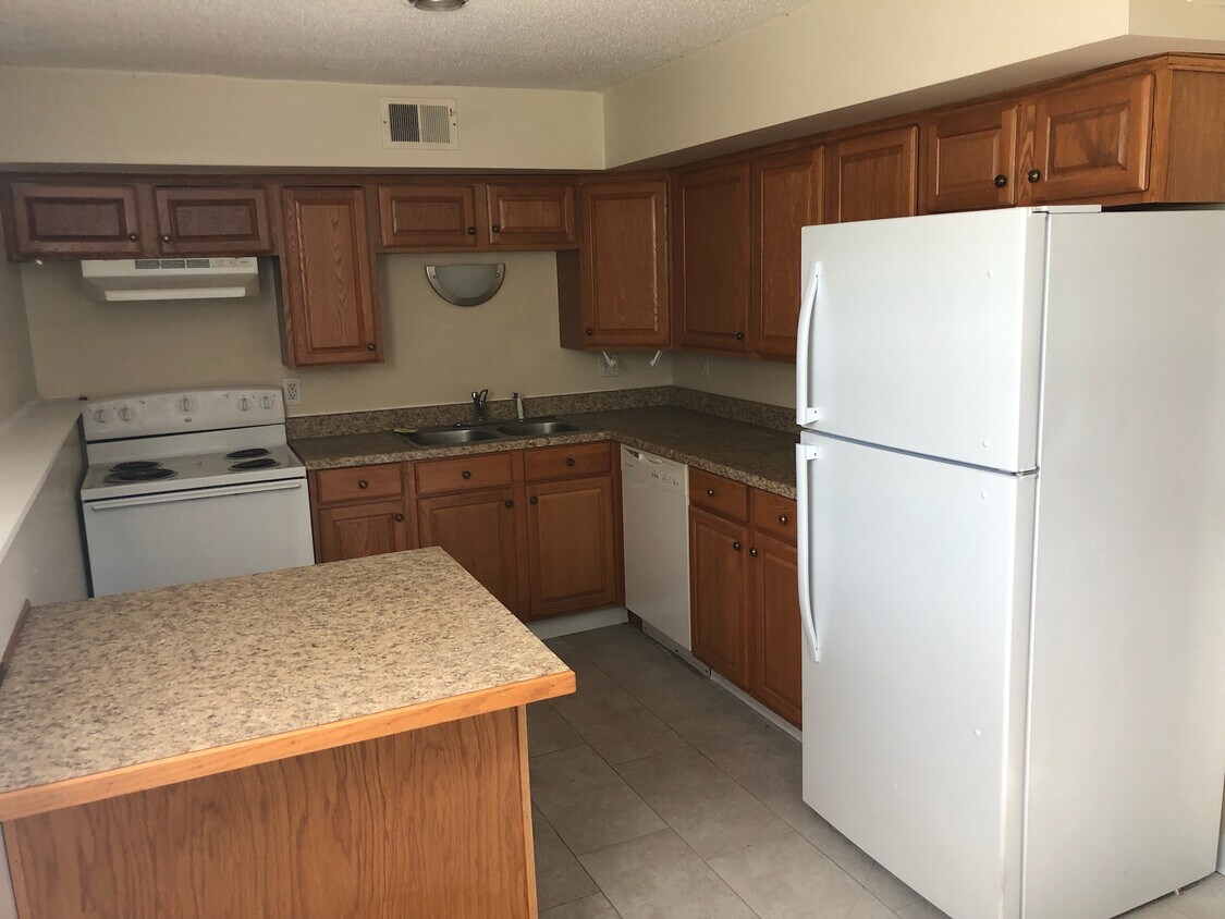 3812 11th Ave Unit 2, Rock Island, IL 61201 Apartments in Rock Island, IL