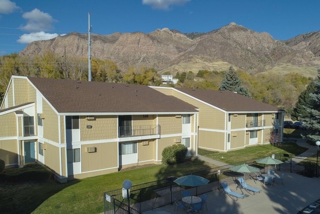 Building Photo - Canyon Crest