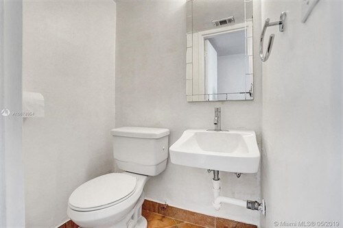 Foto del edificio - 3660 NE 166th St