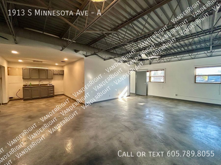 Primary Photo - Huge Loft Apartment!