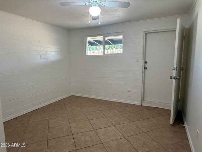 Building Photo - 1329 E Cinnabar Ave