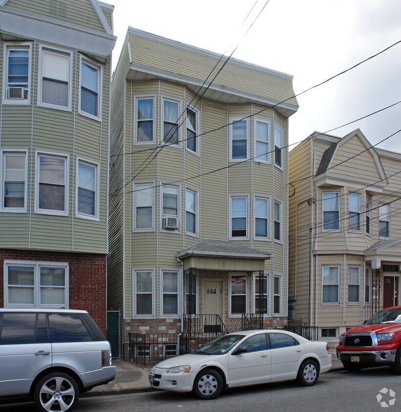 115 Magazine St, Newark, NJ 07105 Apartments in Newark, NJ