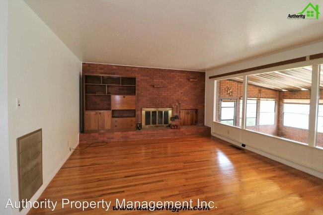 Building Photo - 3 br, 2 bath House - 1703 Ridge Dr.