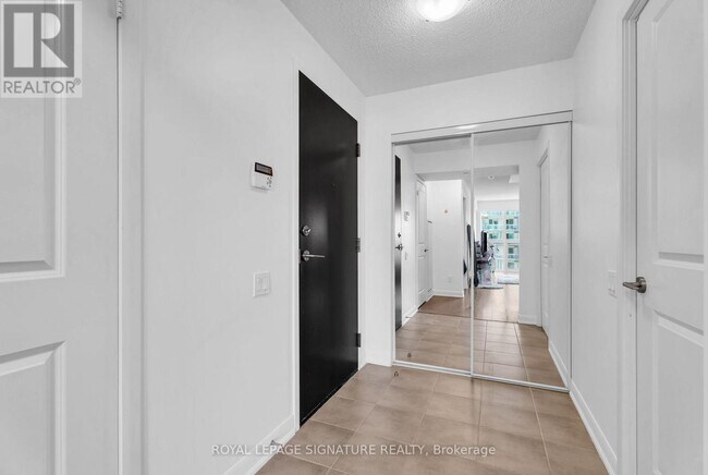 Photo du bâtiment - 5168 Yonge St
