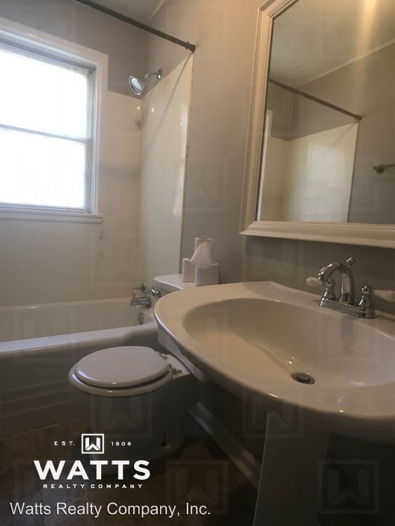Building Photo - 3 br, 1 bath House - 625 9th Avenue