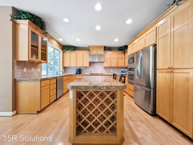 Building Photo - 4 br, 2.5 bath House - 27418 SE 8th Place